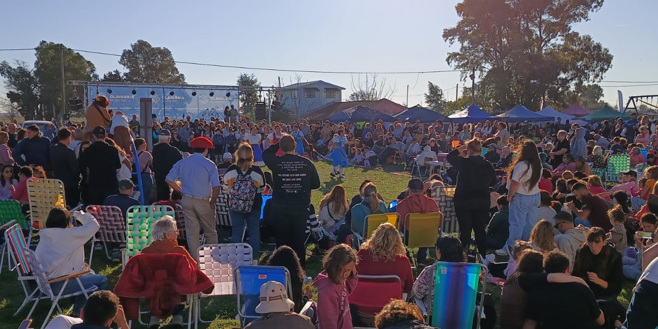Una multitud en Colonia Nievas para Fiesta de la Kerb